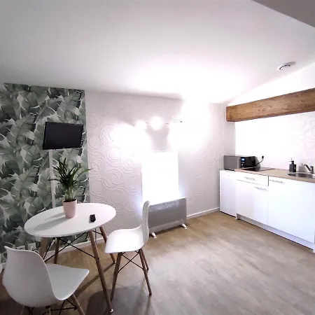 Les Meubles Des Pierres Dorees - De Charme Pour Groupe Apartmán