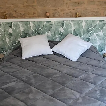 Les Meubles Des Pierres Dorees - De Charme Pour Groupe Apartman